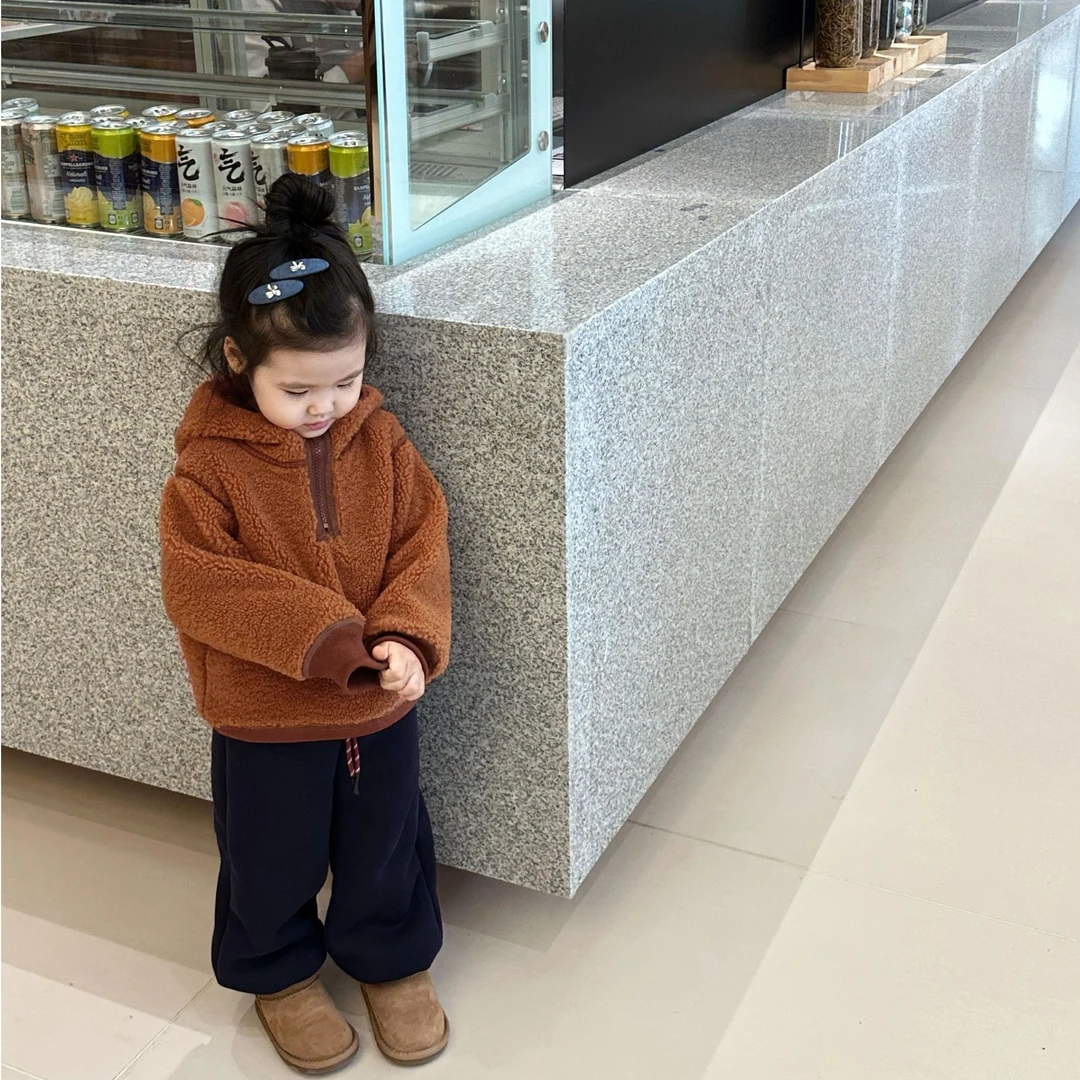 清仓福利冬季韩版脏橘色羊羔毛连帽外套搭深蓝色休闲裤女童套装