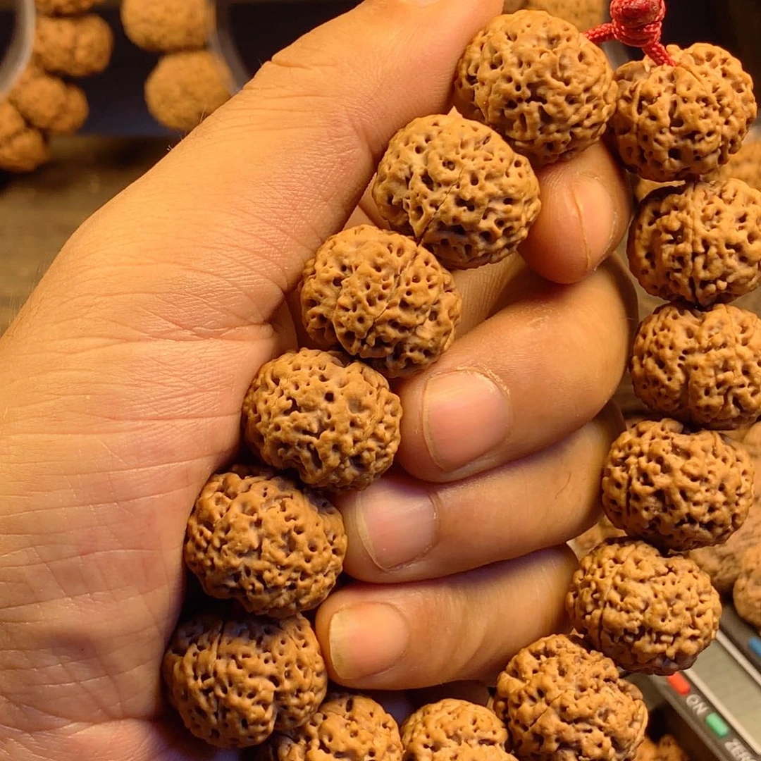 金刚菩提手串满肉针孔蜂王豆腐块