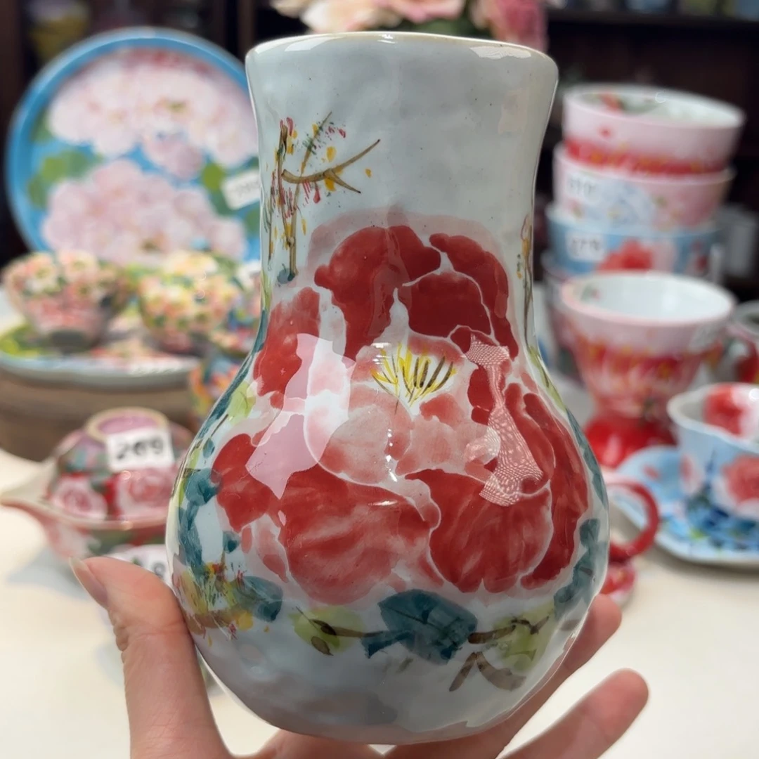 瓷片兔兔。兔兔好可爱