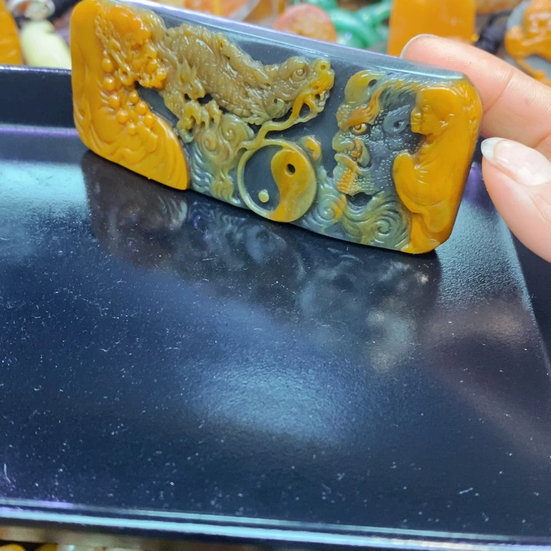 未镶嵌石英质玉（黄龙玉）颈饰