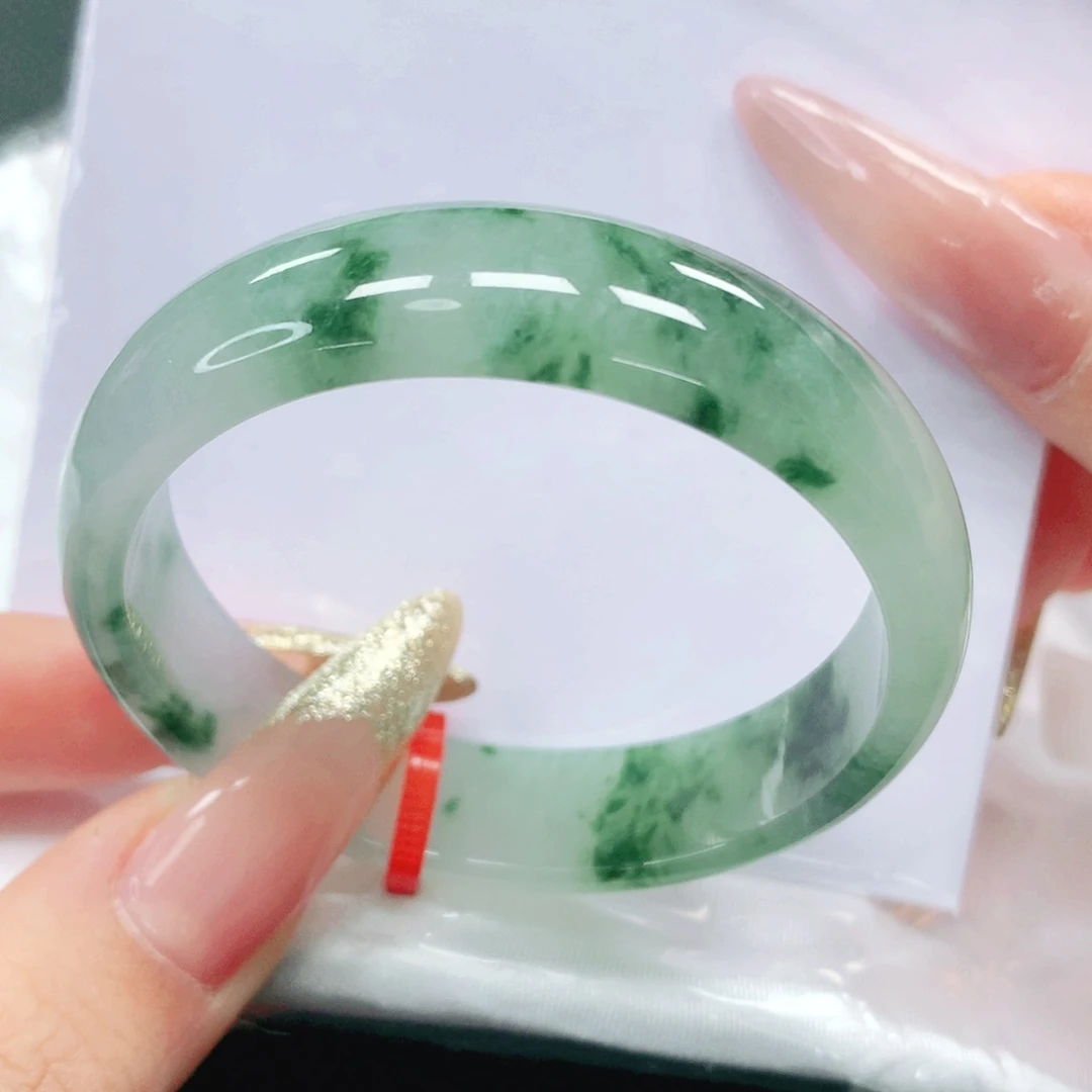 翡翠手镯未镶嵌48圈