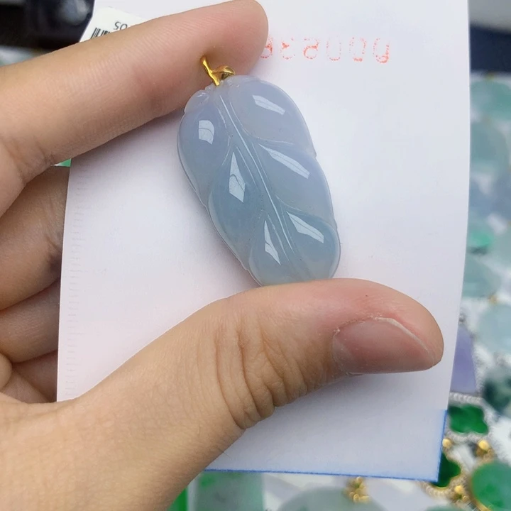 翡翠18K金镶嵌颈饰叶子