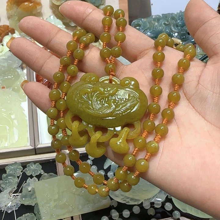 蛇纹石玉未镶嵌吊坠