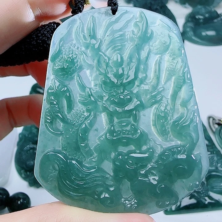 翡翠未镶嵌颈饰多样性发货天然的A货翡翠