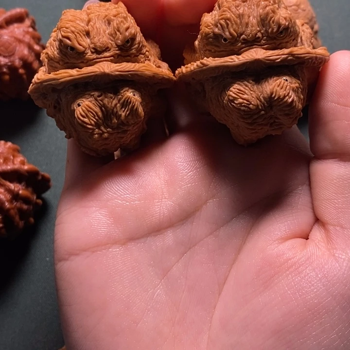 ****油文玩核桃蛤蟆头龙蟾