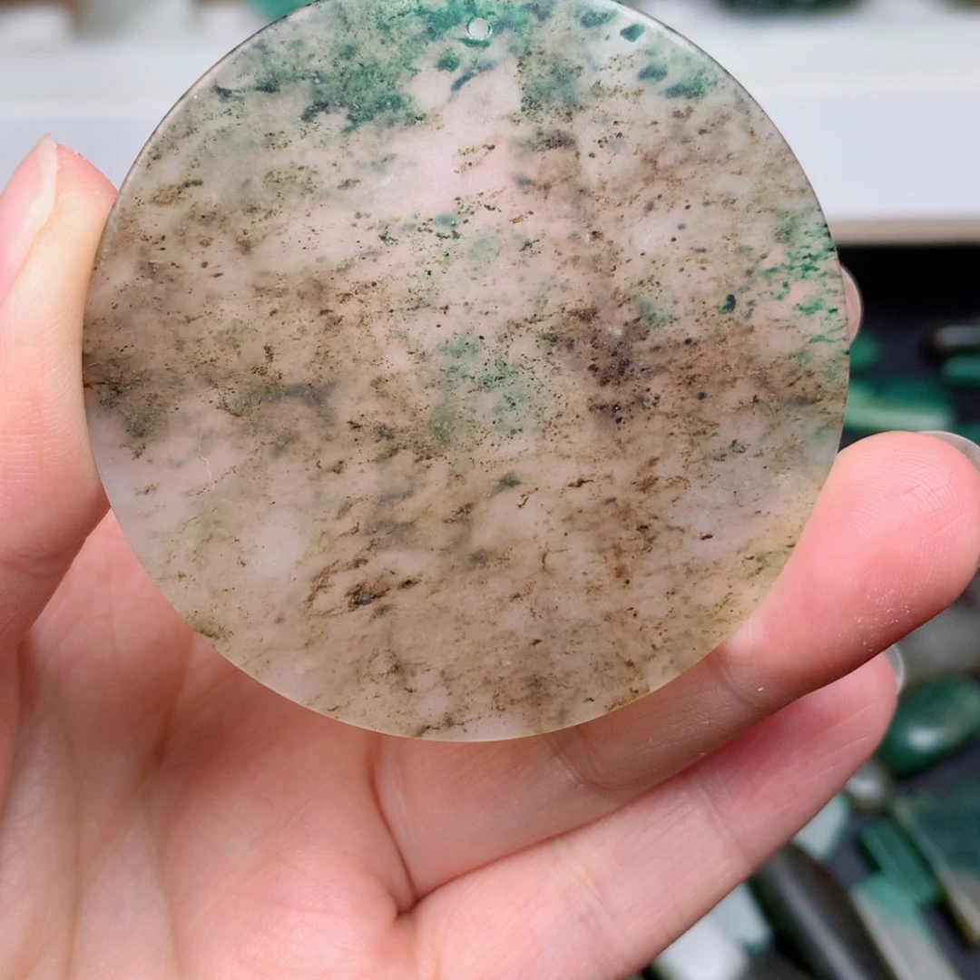 独山玉未镶嵌颈饰