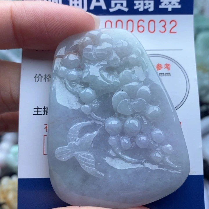 翡翠未镶嵌颈饰一