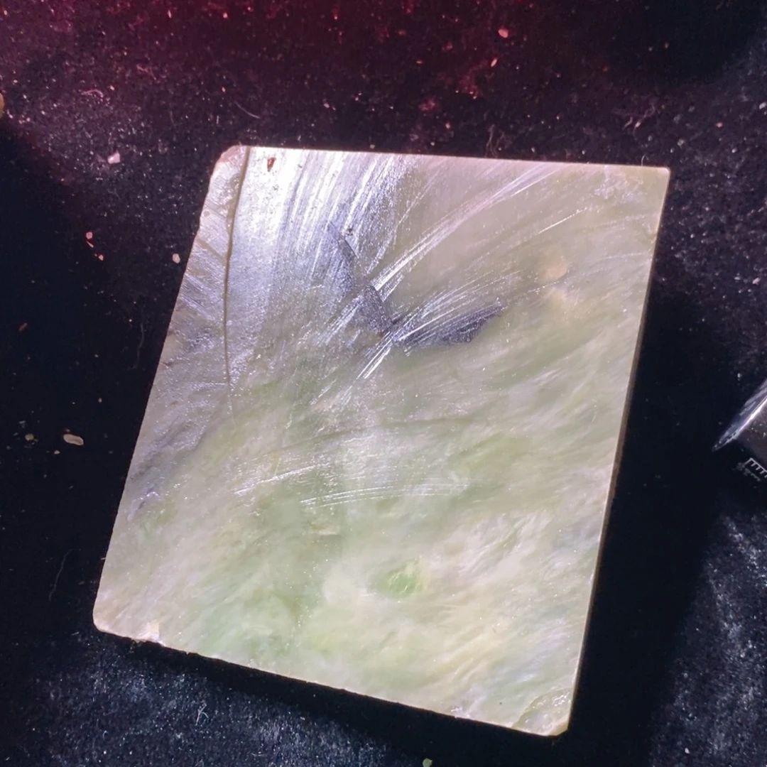 墨***欢和田玉未镶嵌颈饰