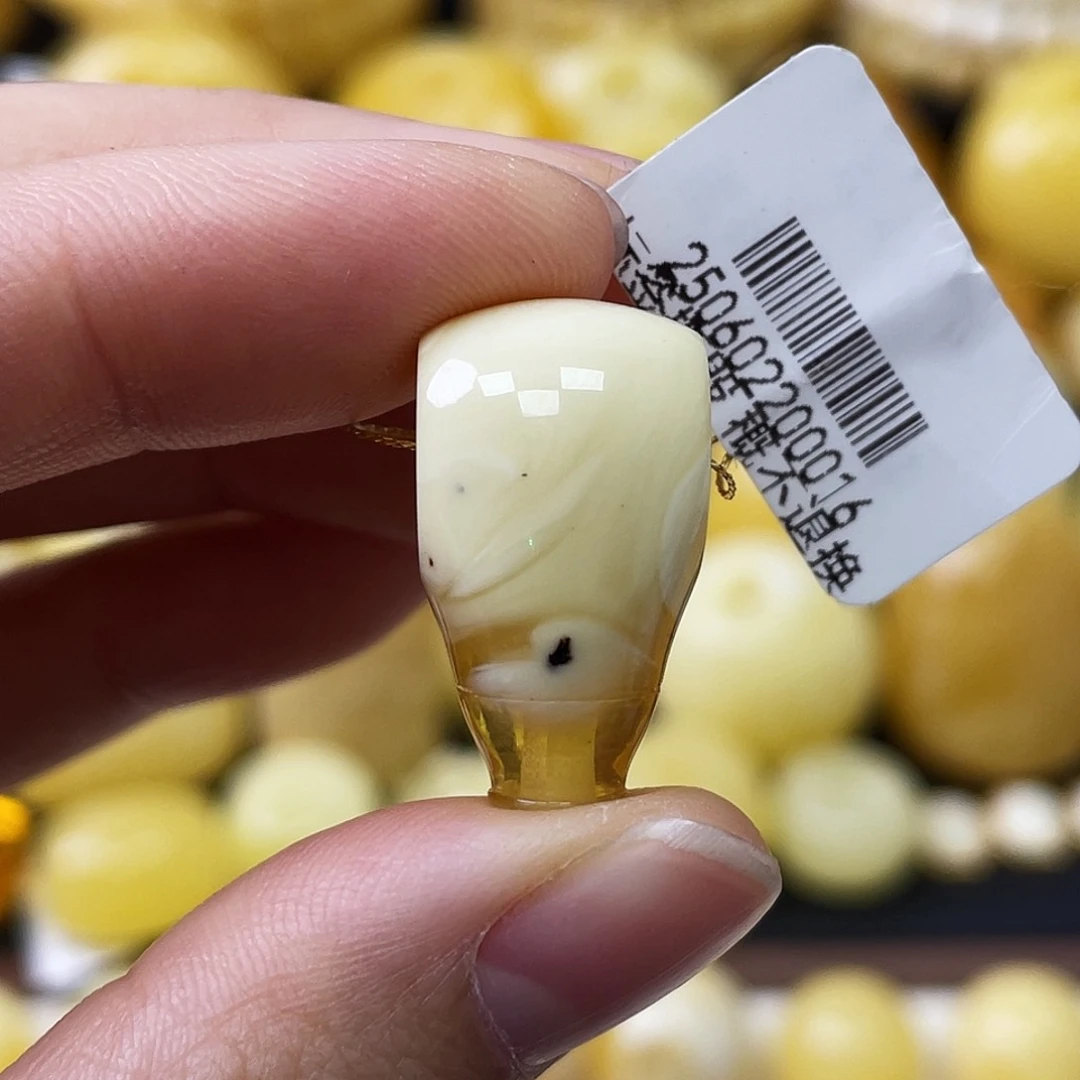 琥珀未镶嵌珠宝奇石12.8*12.6*23mm三通福利款