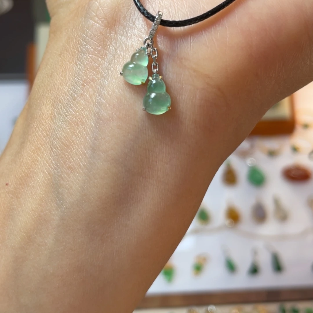 【闪购商品】翡翠吊坠(不含链)18K金镶嵌