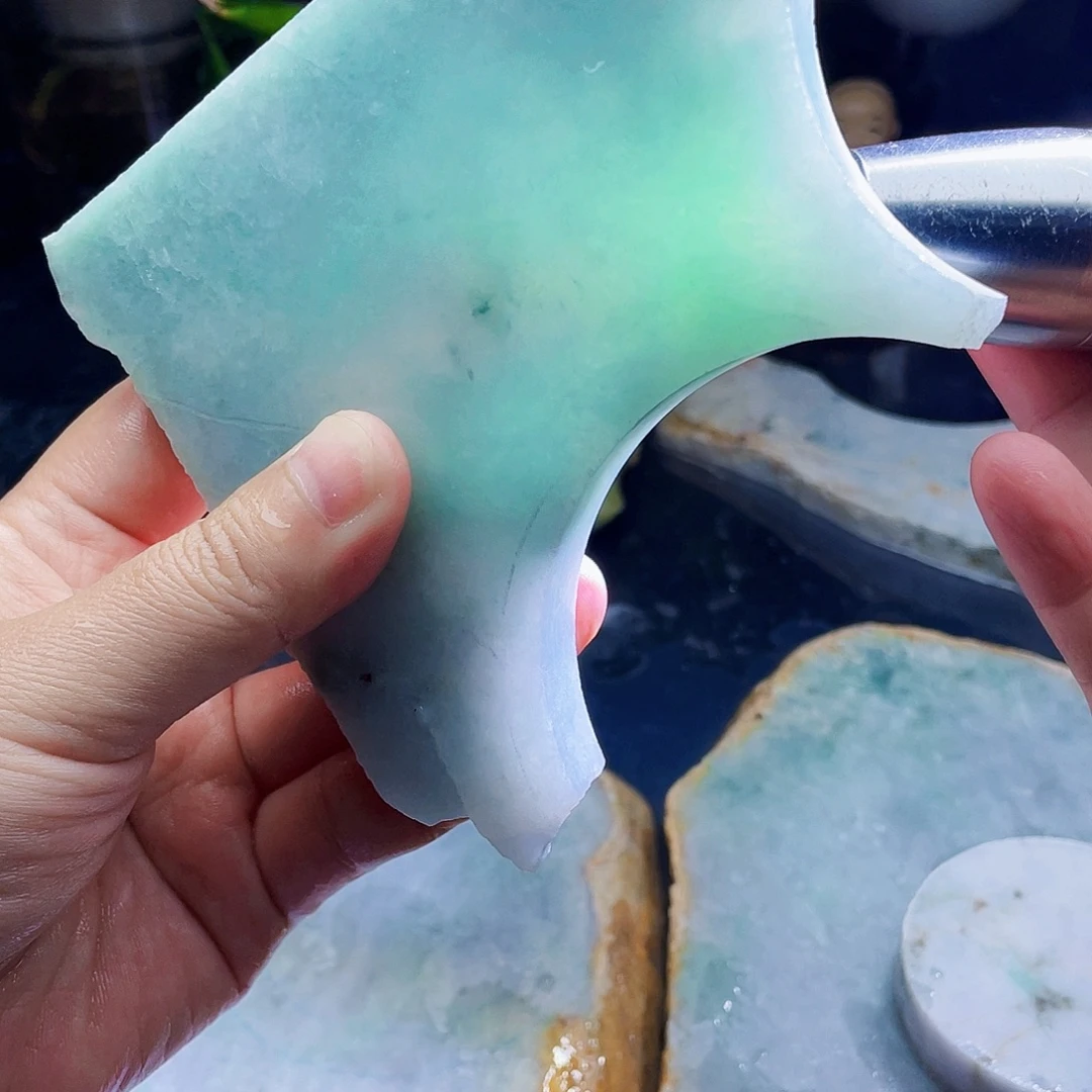 翡翠未镶嵌颈饰毛料31