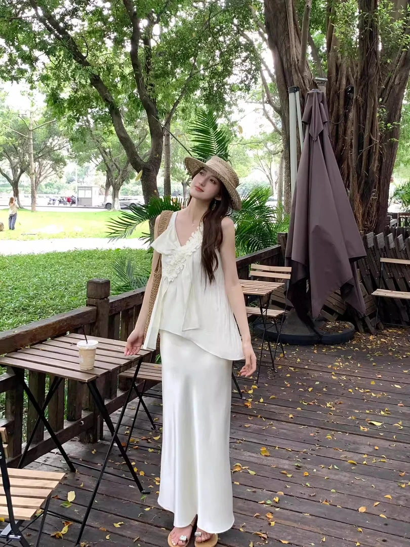 法式气质套装白色v领不规则花朵背心上衣女夏季裙子半身裙两件套