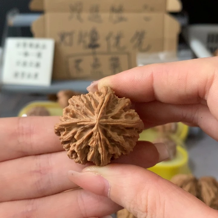 不***色吊坠文玩核桃异形单只，有瑕疵