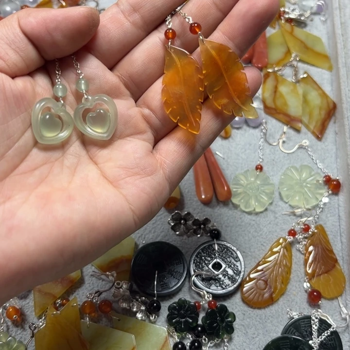 蛇纹石玉合金耳饰