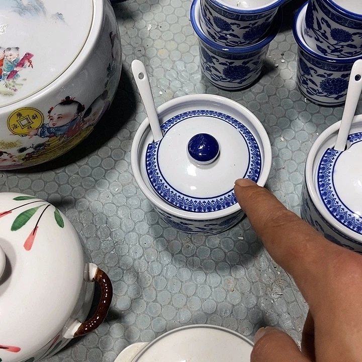 瓷片希*?景德镇陶瓷调料罐一个