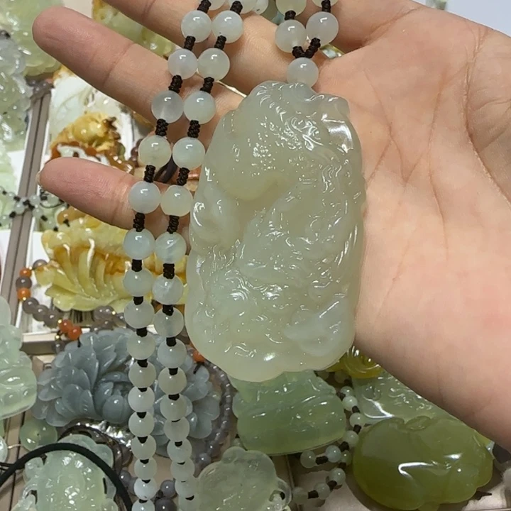 蛇纹石玉吊坠未镶嵌