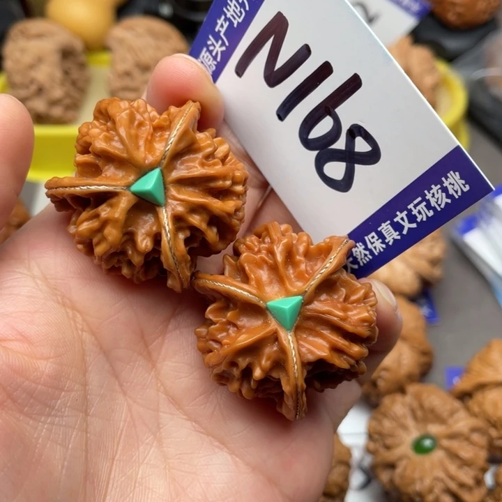 小***子文玩核桃把件三棱38尺