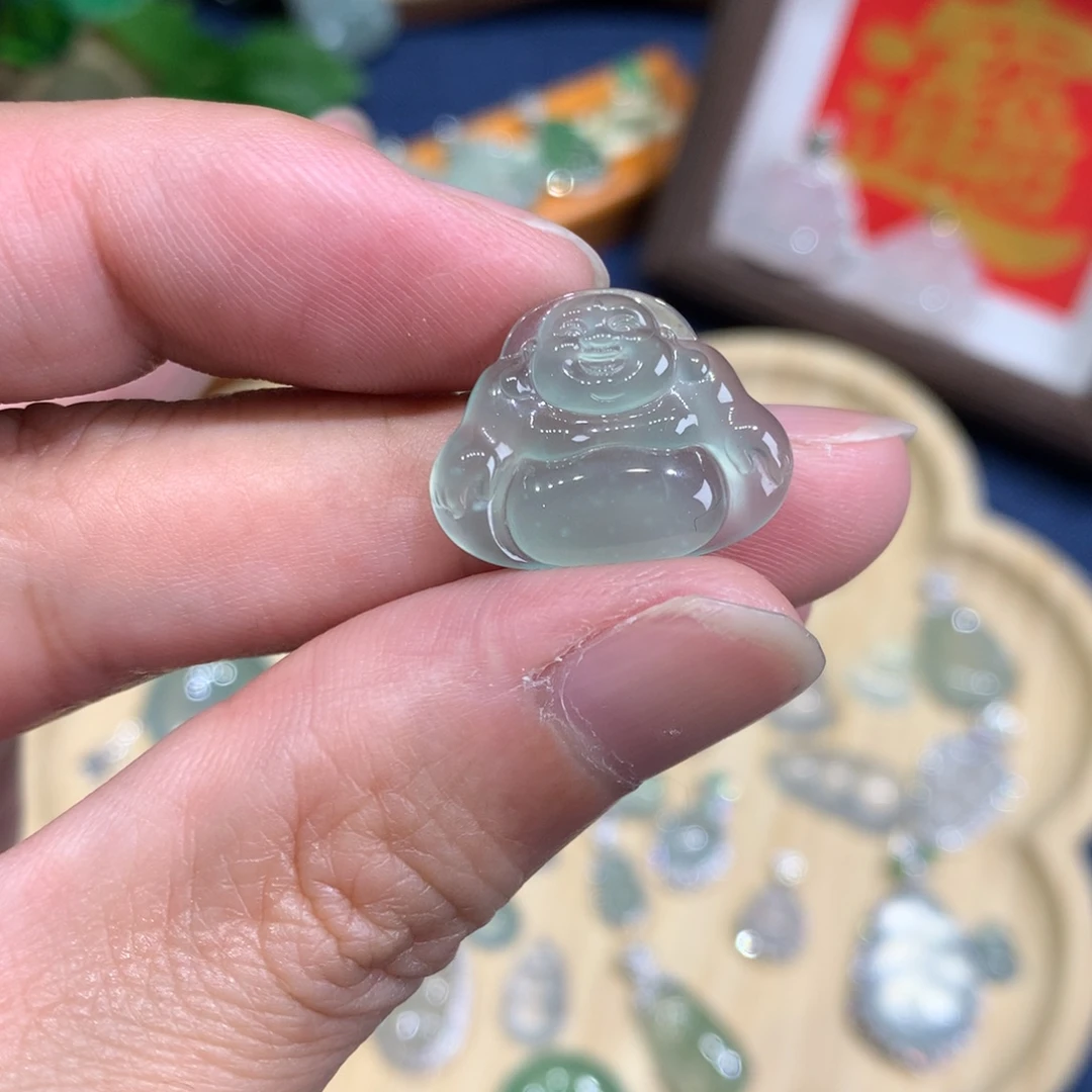 翡翠未镶嵌颈饰佛公