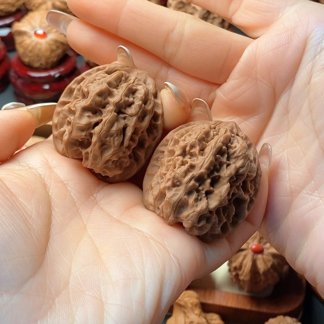 文玩核桃吊坠磐石