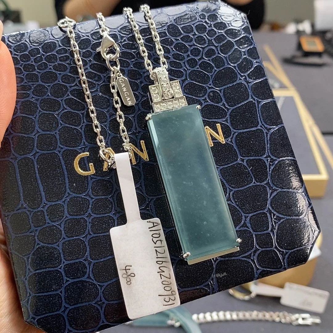 翡翠未镶嵌手镯无事牌