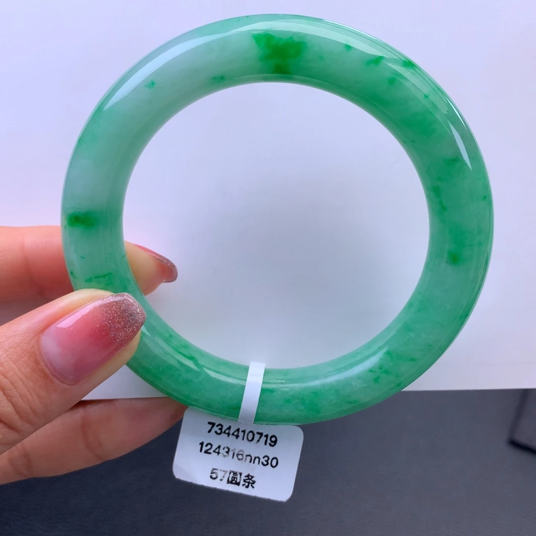 翡翠未镶嵌手镯绿底飘翠圆条手镯
