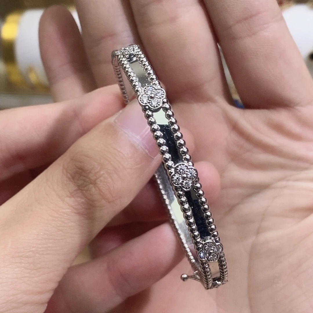 合成钻石18K金镶嵌