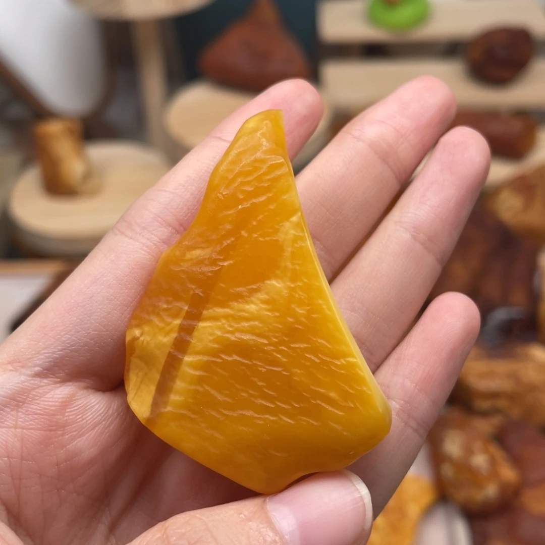 未镶嵌琥珀珠宝奇石