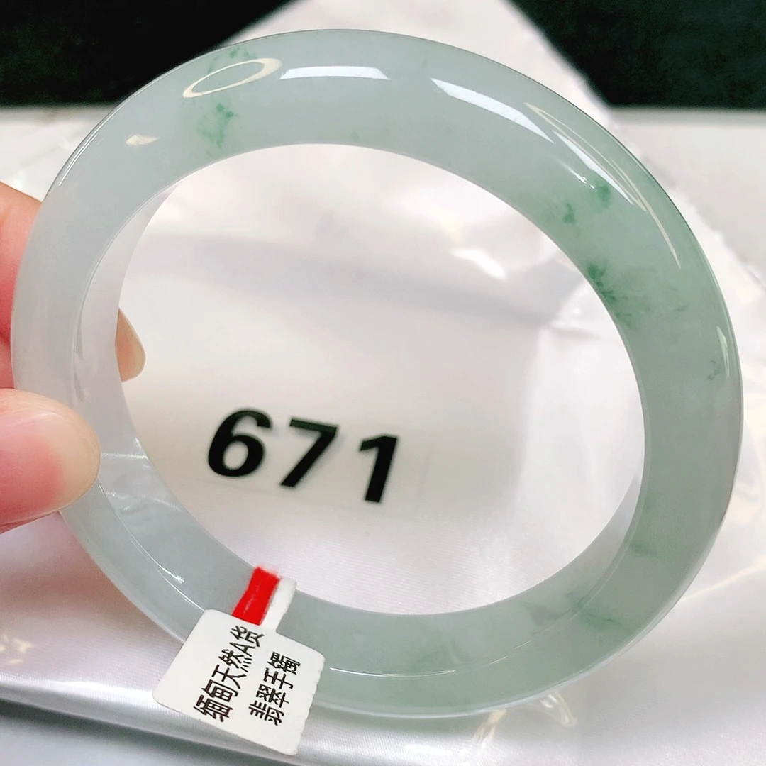 翡翠手镯未镶嵌62圈口671