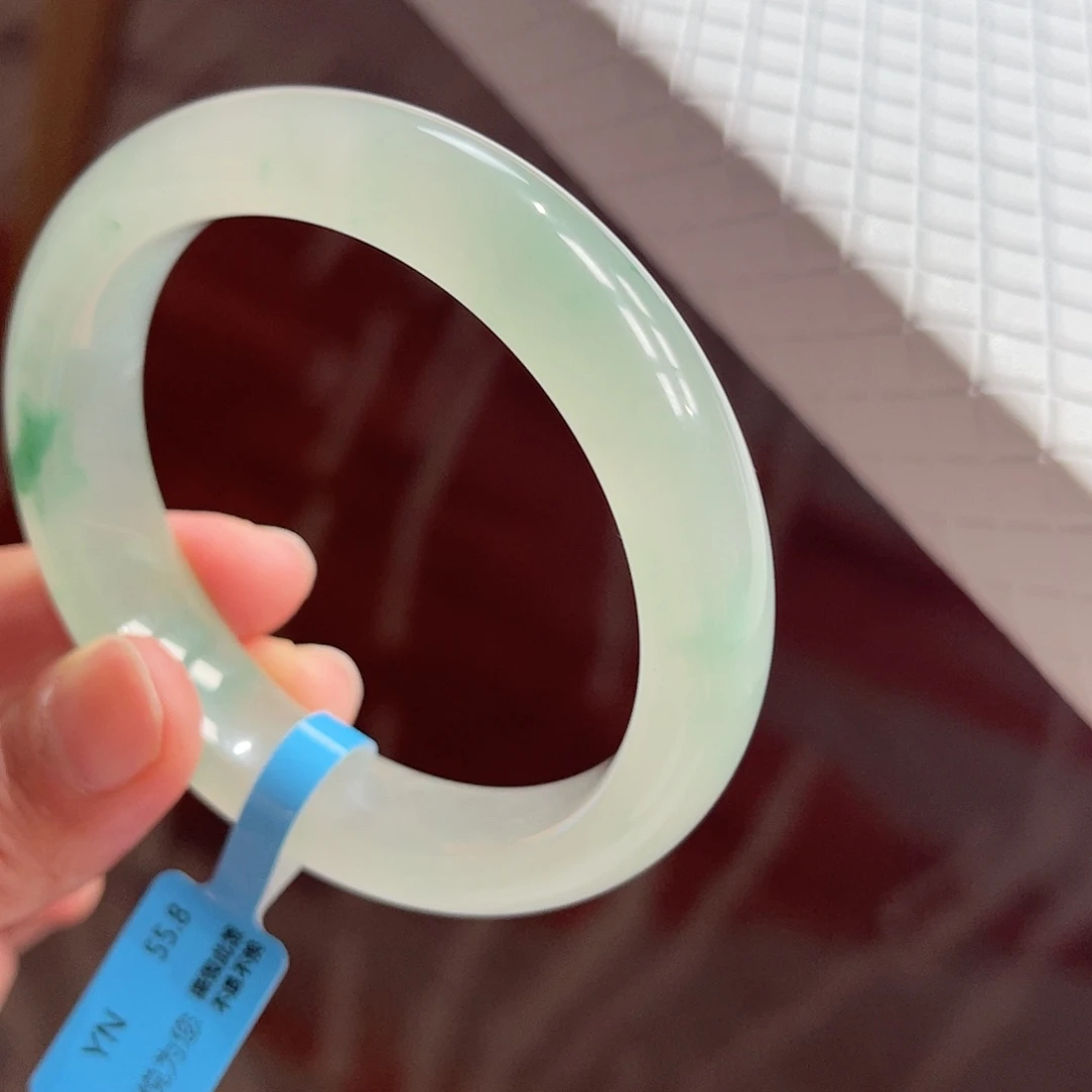 晨***宝石英质玉未镶嵌手镯