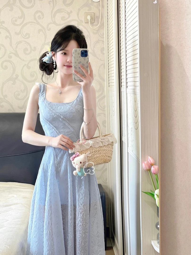 现货 蕾丝蓝色吊带连衣裙夏日绝美法式掐腰五一度假出游海边长裙