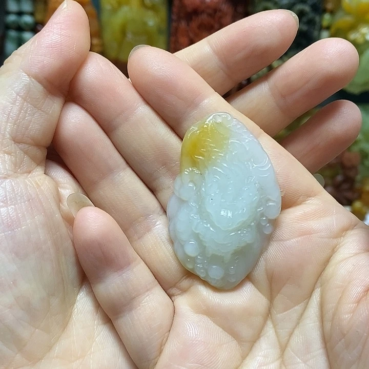 岫玉未镶嵌吊坠(赠链)