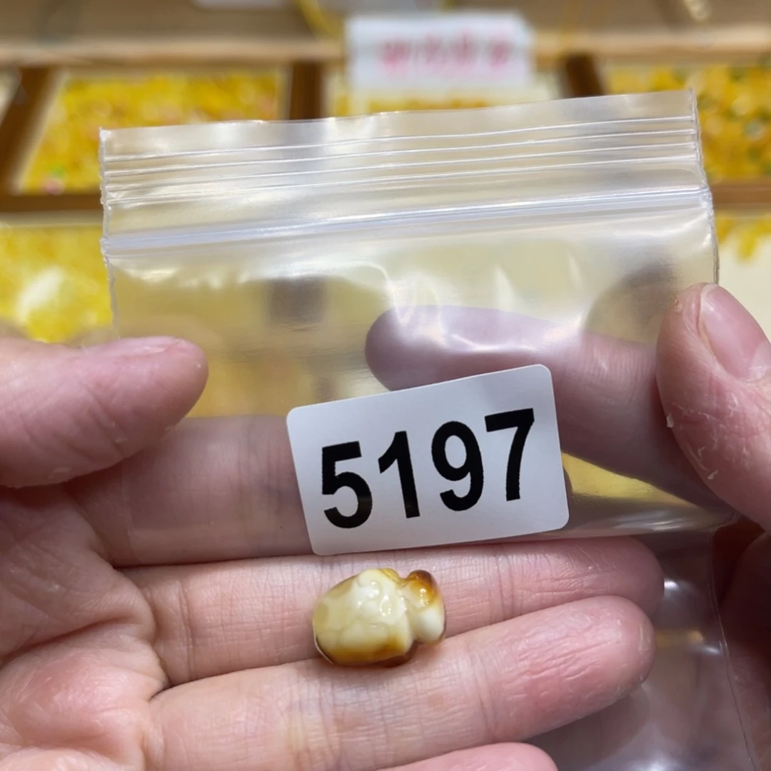 未镶嵌毛衣链琥珀