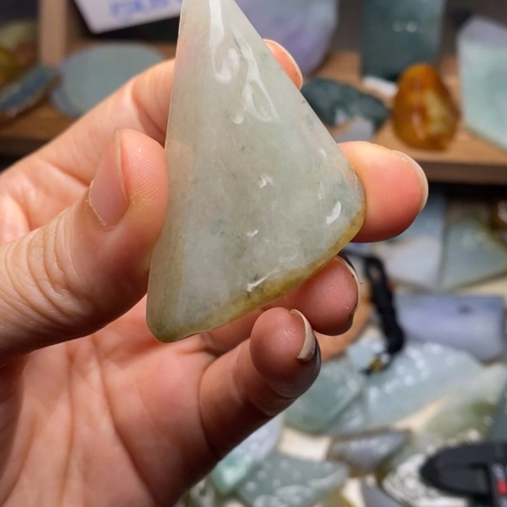 颈饰未镶嵌翡翠天然