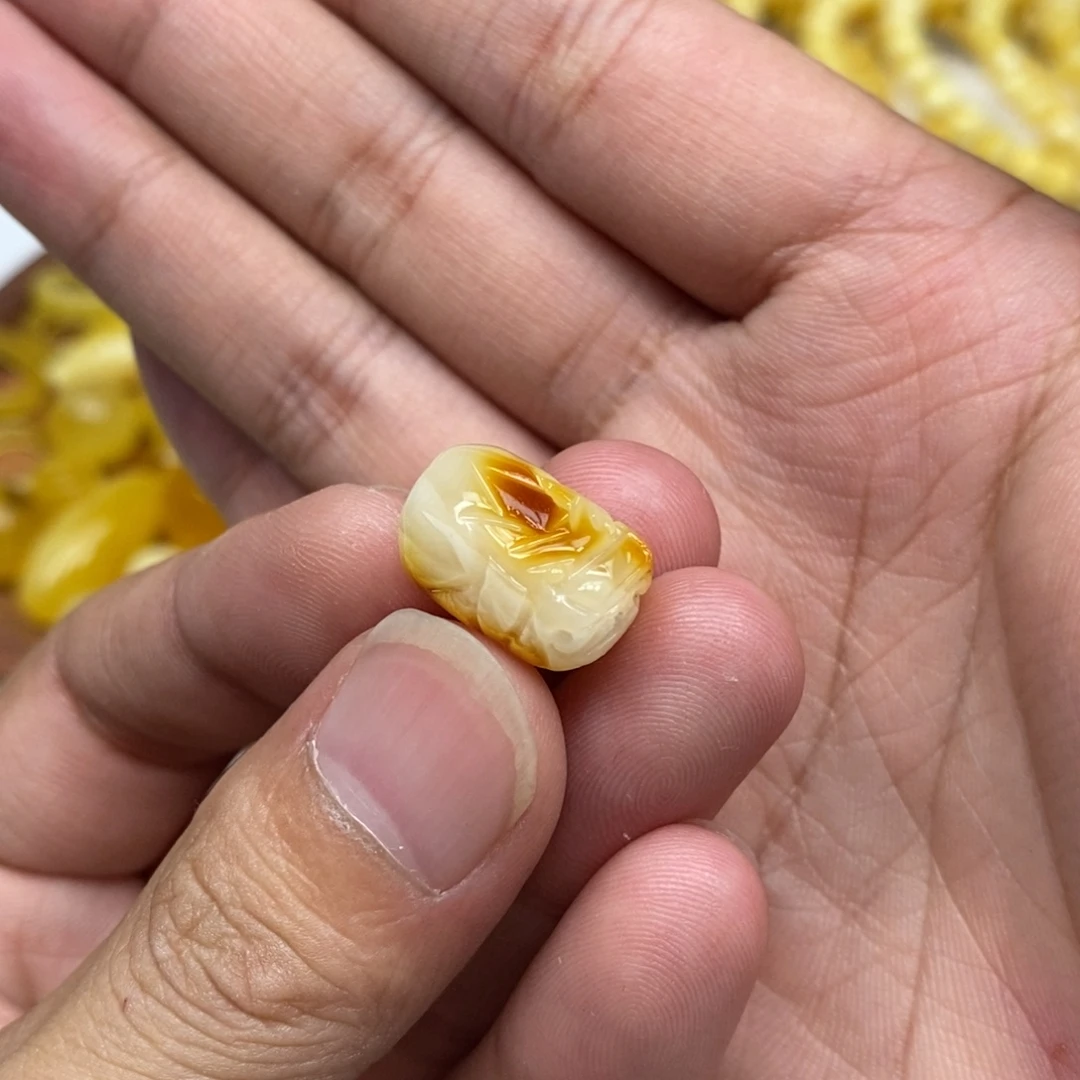 琥珀未镶嵌珠宝奇石