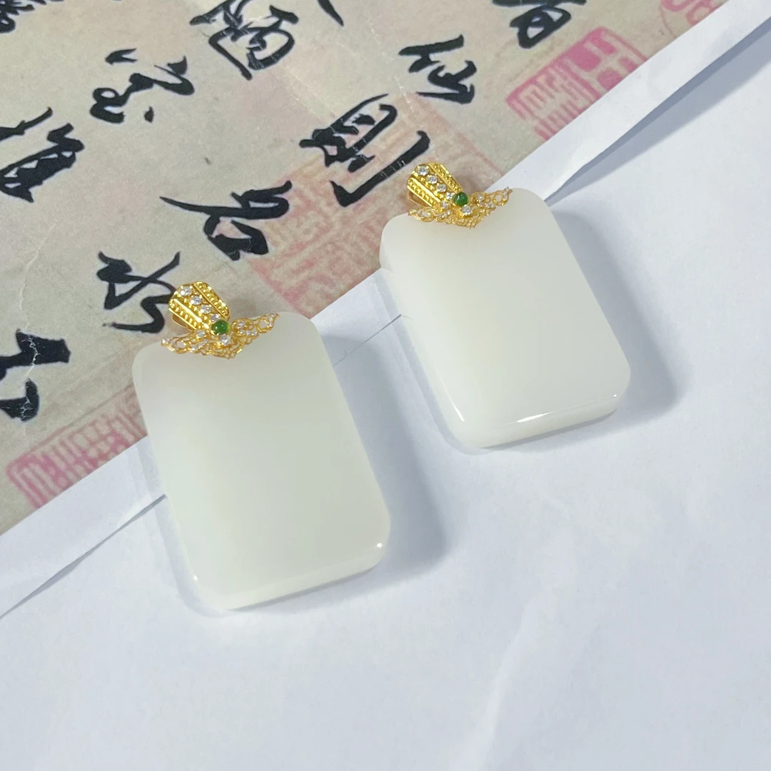 18K金镶嵌和田玉吊坠-多样性发一件-38*26.5*5mm-DS87878-15（JG）