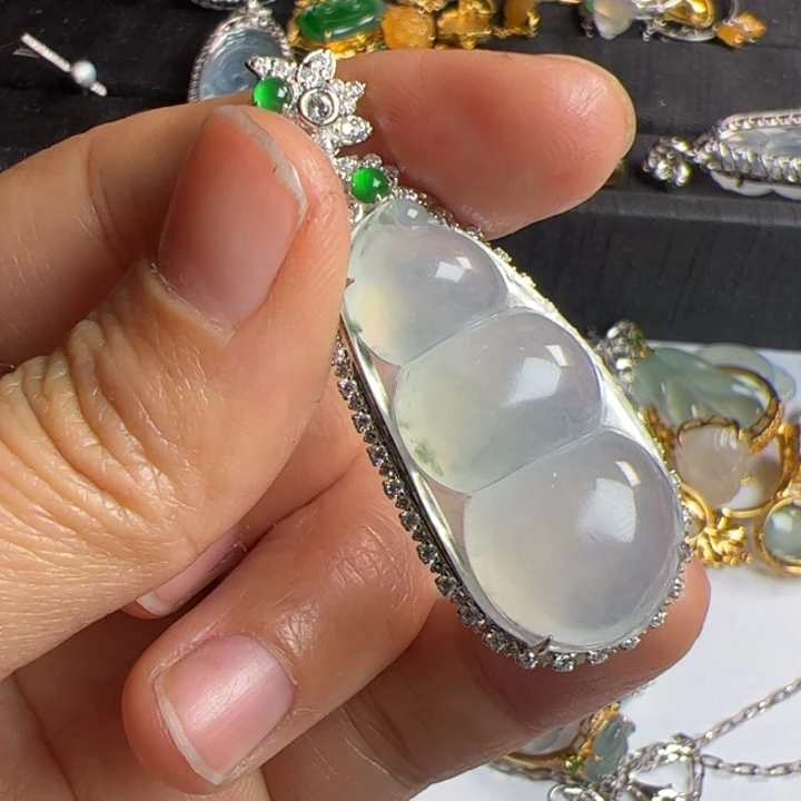 翡翠吊坠(不含链)18K金镶嵌半*糖翡翠吊坠项链