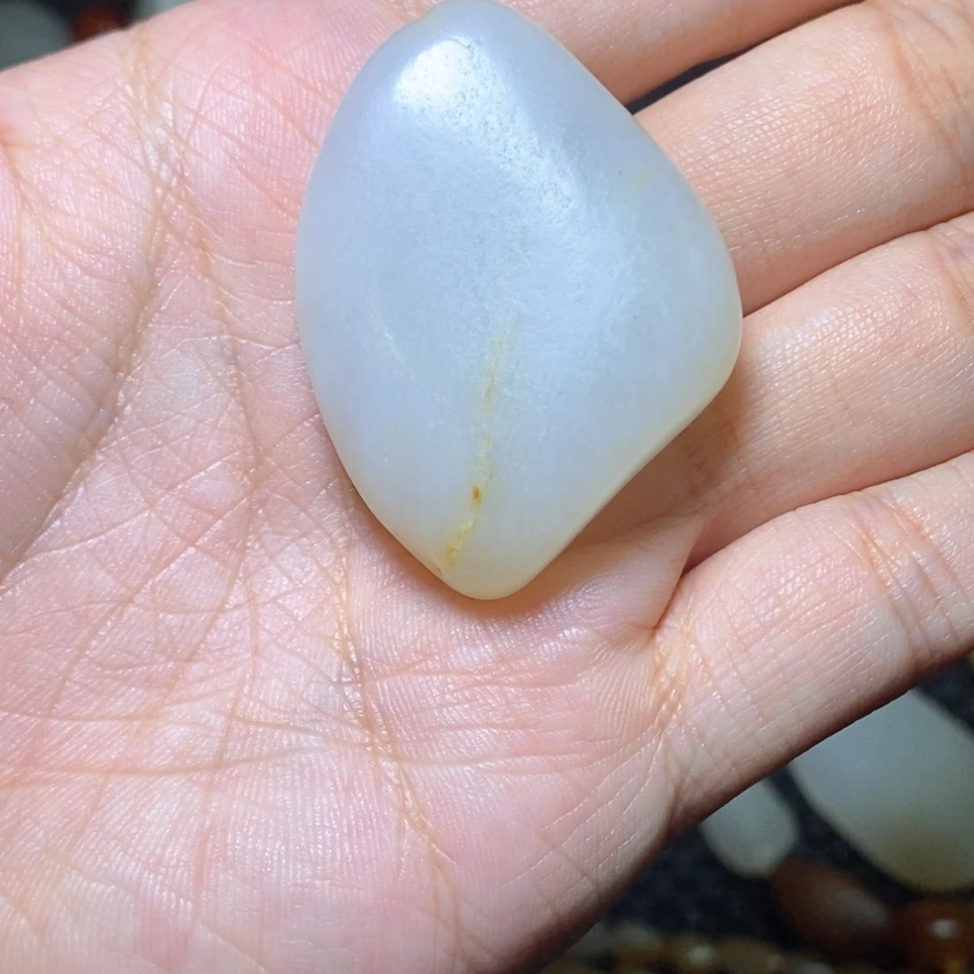 和田玉颈饰未镶嵌村*