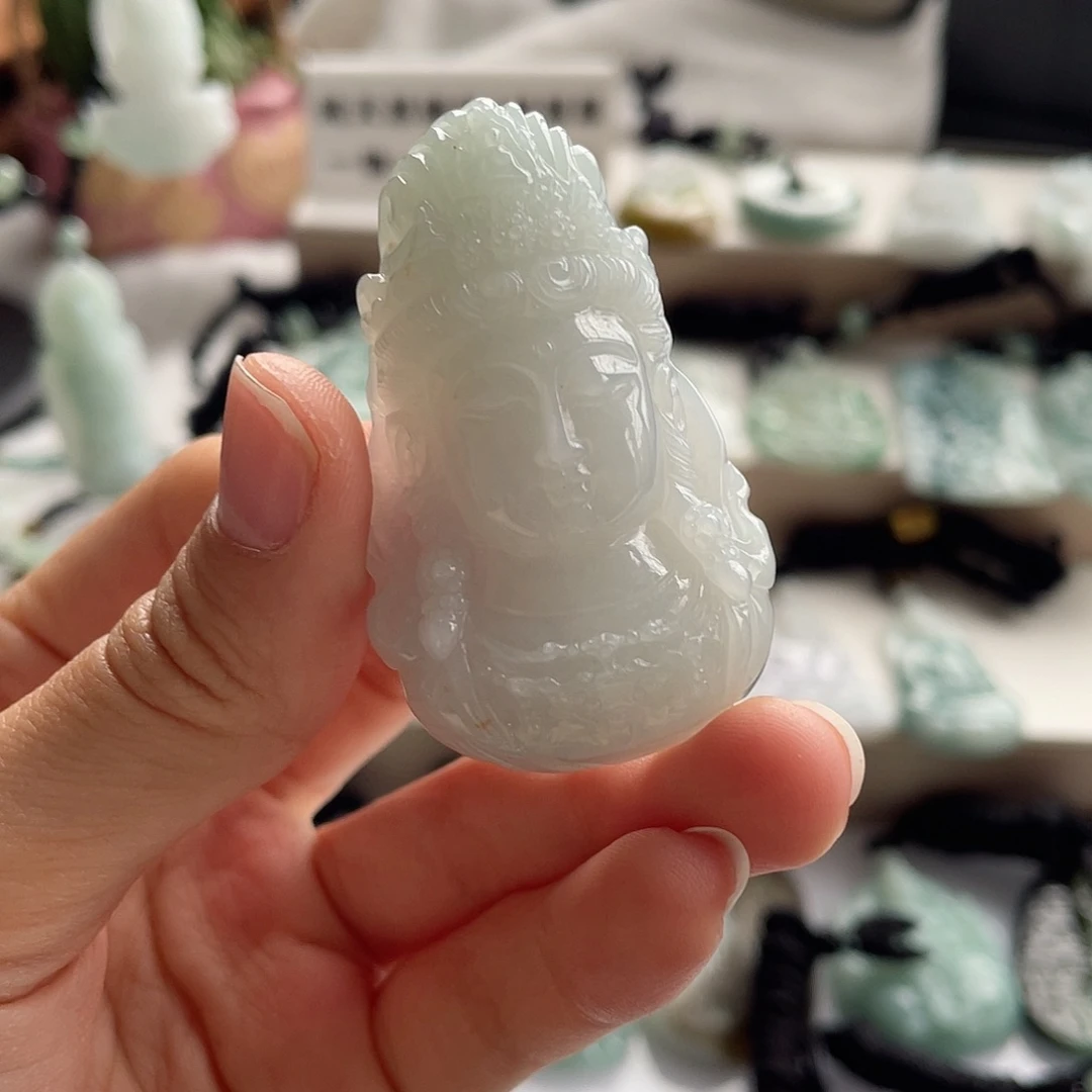 翡翠未镶嵌颈饰观音首