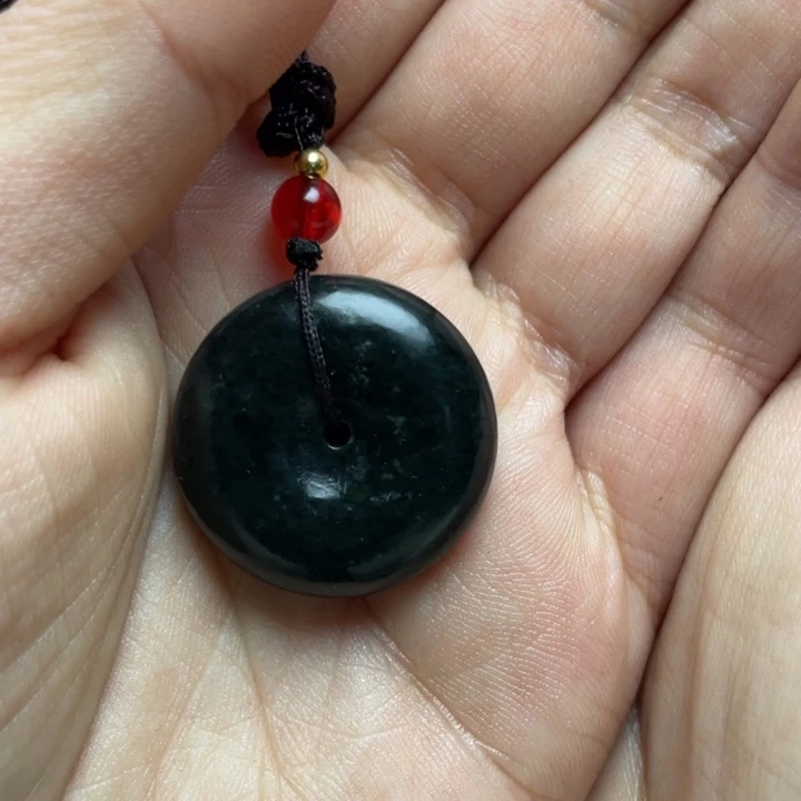 恭***乐和田玉未镶嵌颈饰