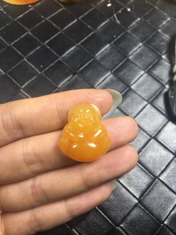 天然黄龙玉佛公吊坠手工雕刻