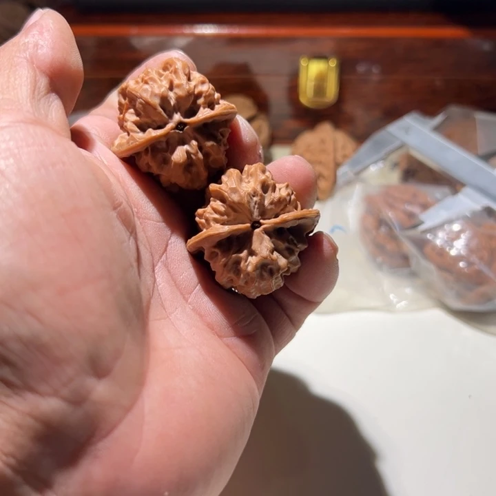 文玩核桃把件心**成磬石