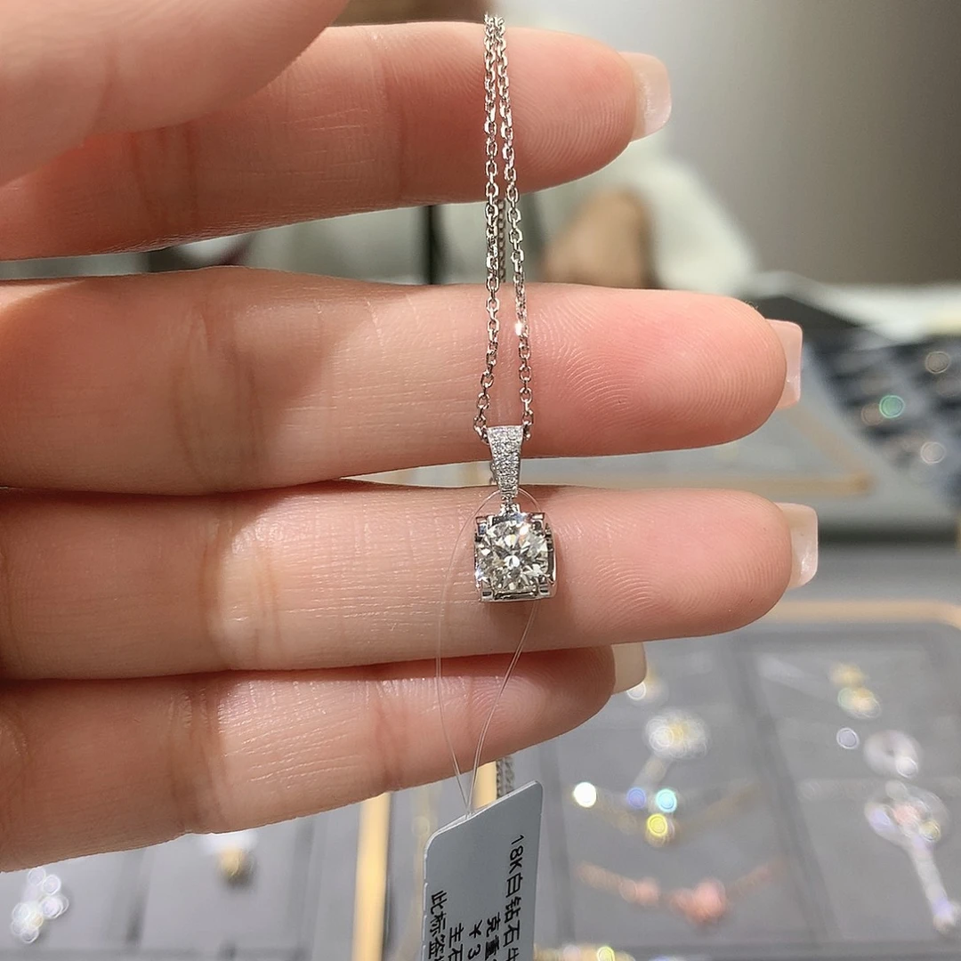 钻石吊坠(赠链)18K金镶嵌C*x项链