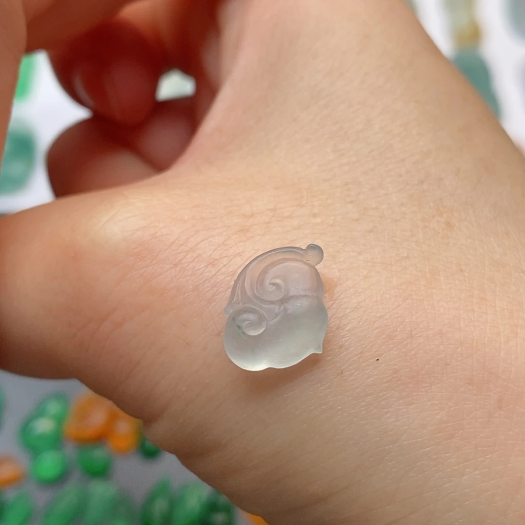 定制翡翠未镶嵌如意