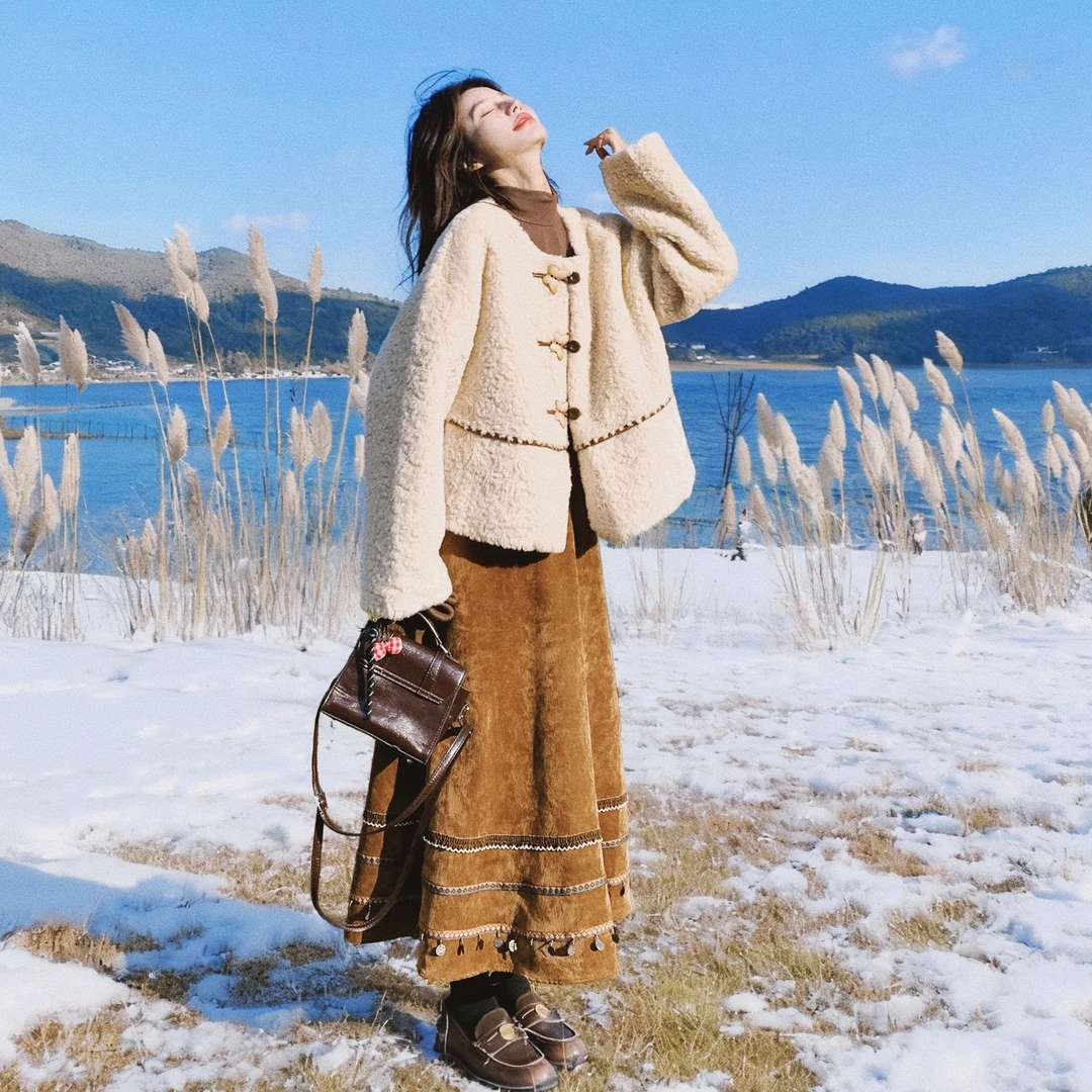 米白色羊羔毛短外套民族风半裙套装女2025秋冬爆款慵懒气质两件套