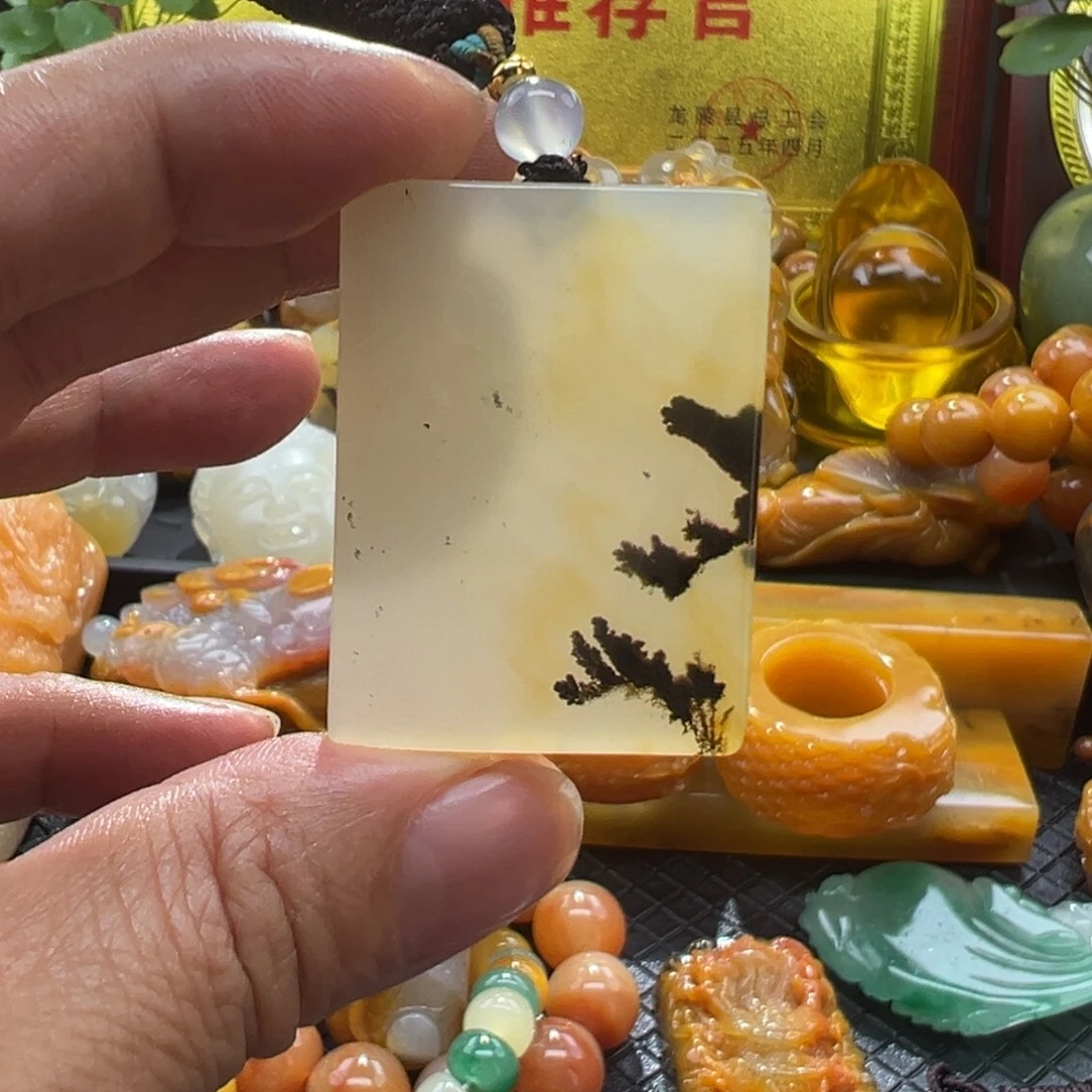 石英质玉未镶嵌颈饰
