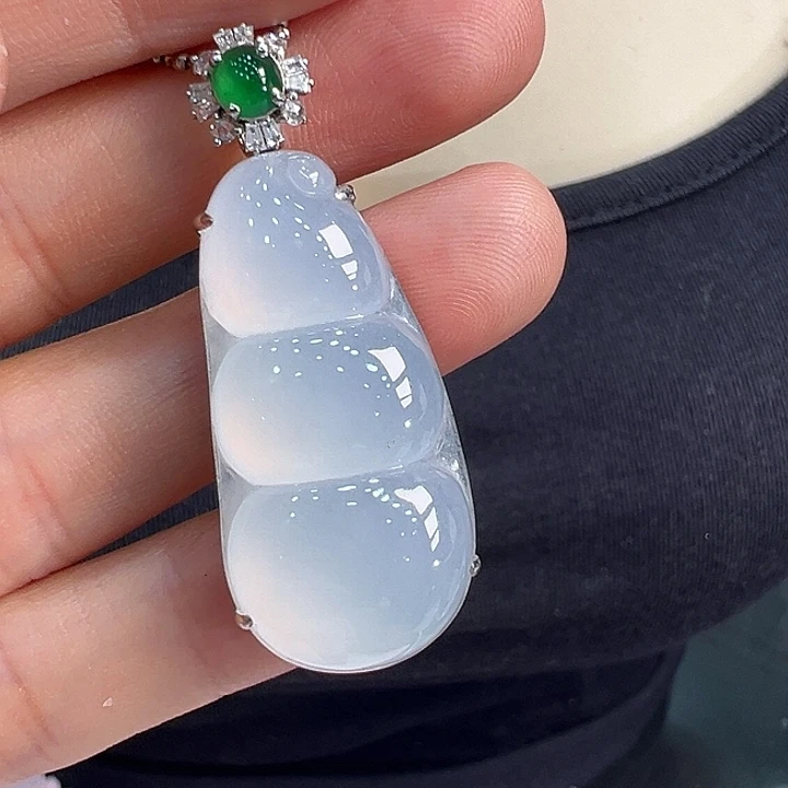 翡翠18K金镶嵌颈饰吊坠