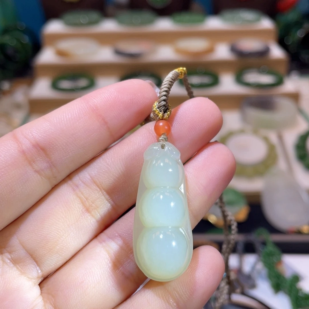 和田玉高品冰晴福豆未镶嵌