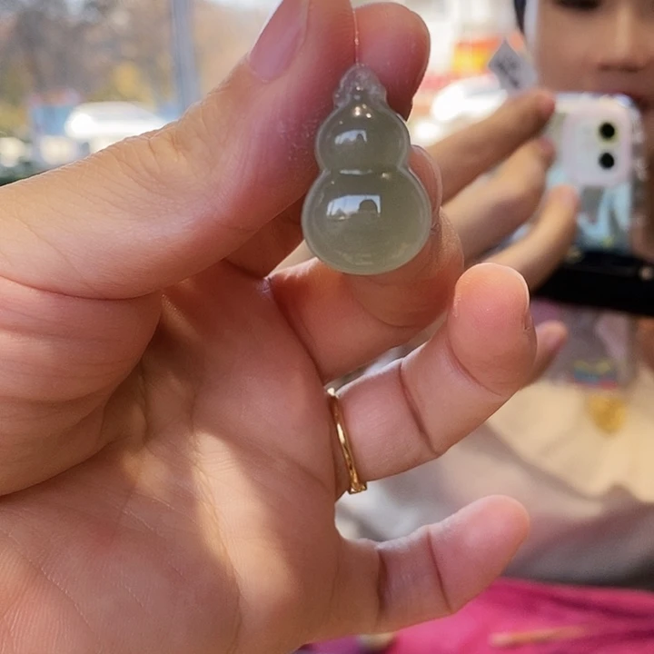 和田玉未镶嵌吊坠(赠链)