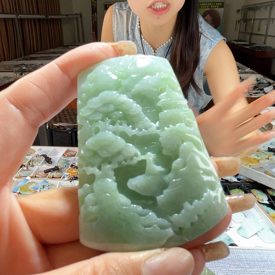 翡翠未镶嵌颈饰一