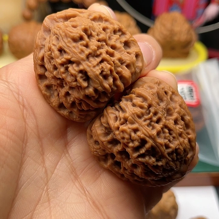 桃核把件39三角南疆石